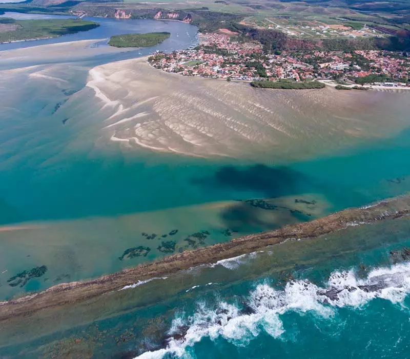 Kenoa Resort fica na barra de são Miguel ocal perfeito para desfrutar da praia que tem um mar de águas calmas e bem clarinhas.